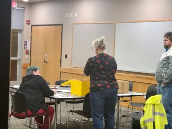 Tillamook County Member Voting to Ratify Contract